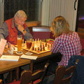 MSV-Spielabend 10.10.: Die zwei schenkten sich nichts am Brett: Echtes "Kampfschach!" Die anschließende Partie-Analyse zeigte einmal mehr das Potential, das beide Schach-Neulinge noch haben.