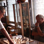 Schnappschuss 5 vom Spielabend 26. Juli - Simultan gegen MSV-Schach-Trainer, hier ein Schnappschuss von Dieters Partie